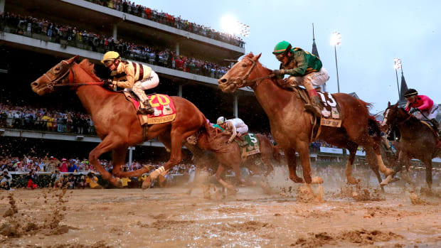 kentucky-derby-country-house-crosses-finish.jpg